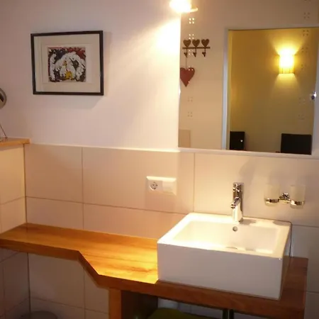 Rooster American Style Boutique Haus - Made With Love! 3* Rust