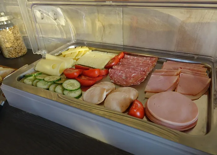 Rooster American Style Boutique Haus - Made With Love! 3*